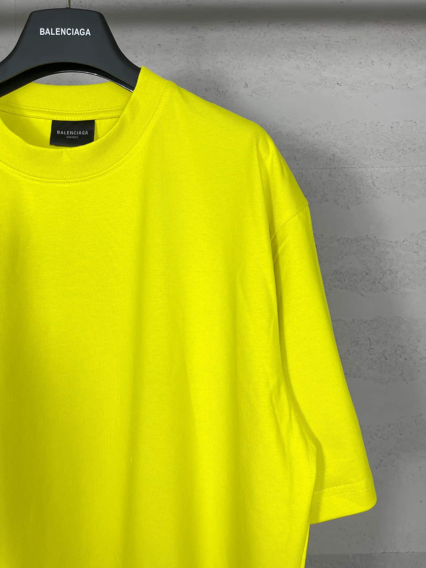 【 . Quality】BALENCI*GA/ . 2024New Arrival. T 。 Y Quality ， ， 。 . Authentic ， ！ ZP 。 260 ， . ， ，。 。 ， 。 OS . Same Style ：BL 223356 : Purple.White.Yellow Size：XS L